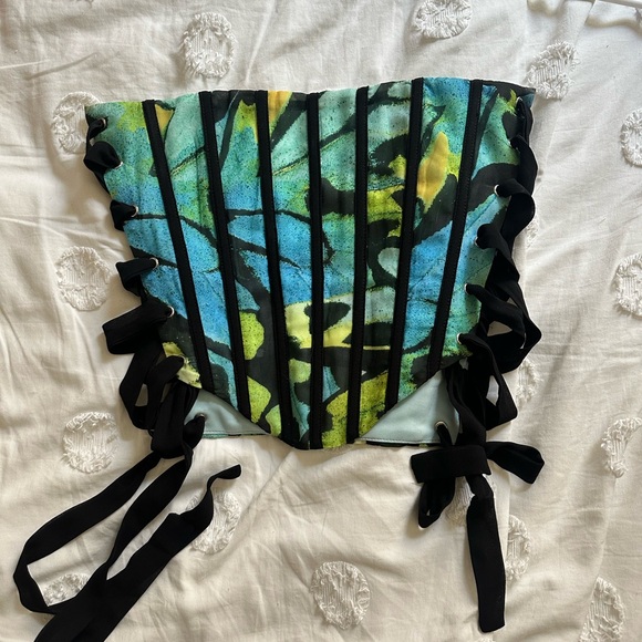 Meshki Sleeveless Cropped Butterfly Print Corset - Picture 1 of 4
